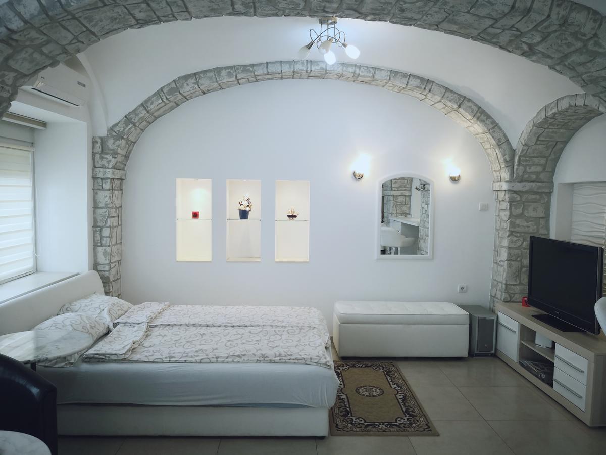 Apartment Zemun Old Town Center Belgrado Esterno foto