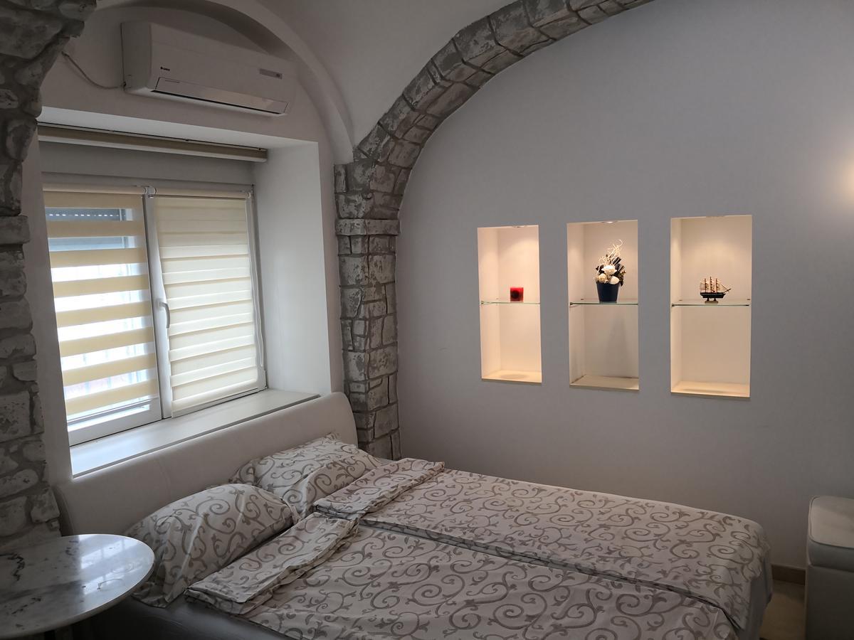 Apartment Zemun Old Town Center Belgrado Esterno foto