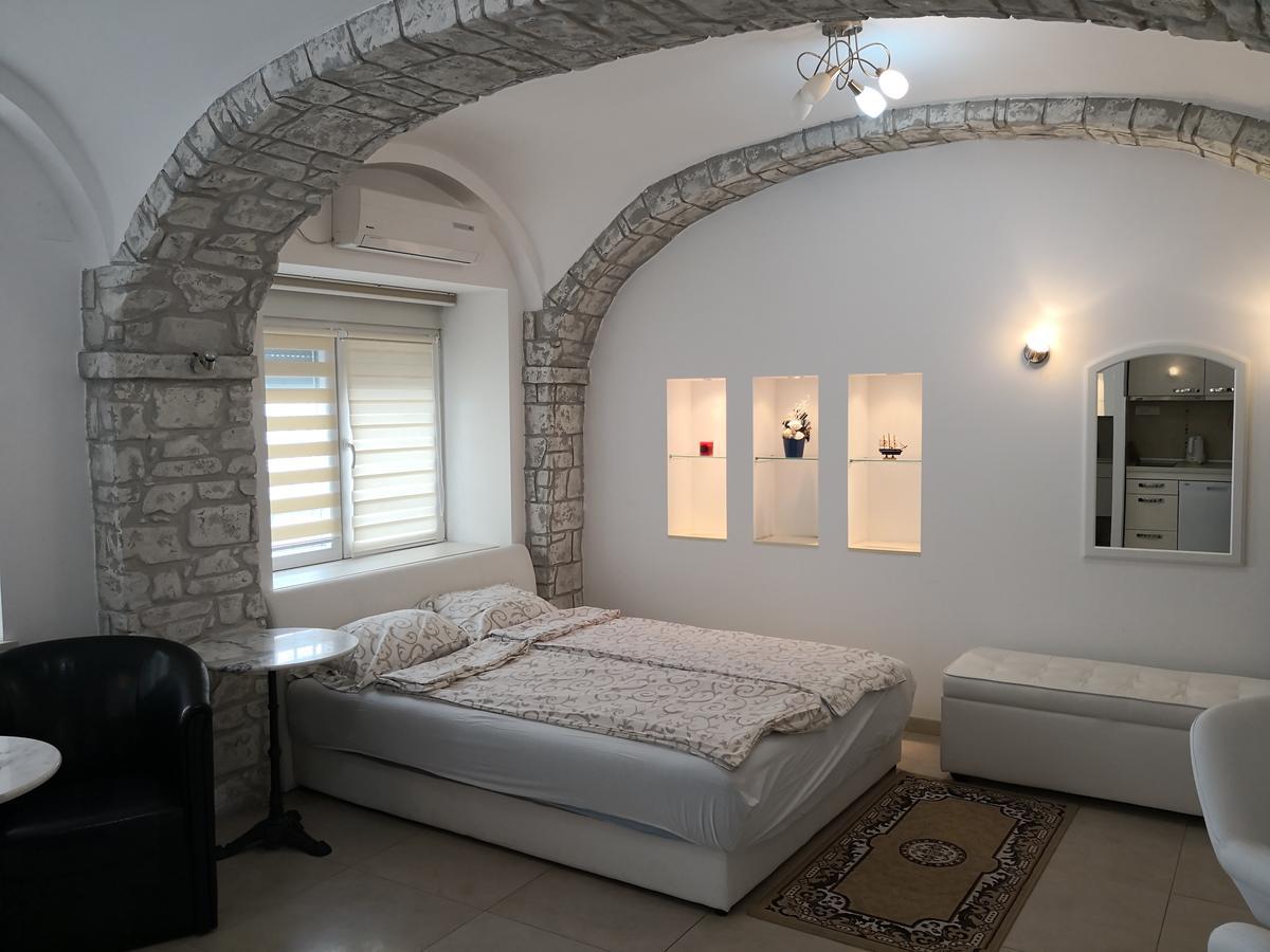 Apartment Zemun Old Town Center Belgrado Esterno foto